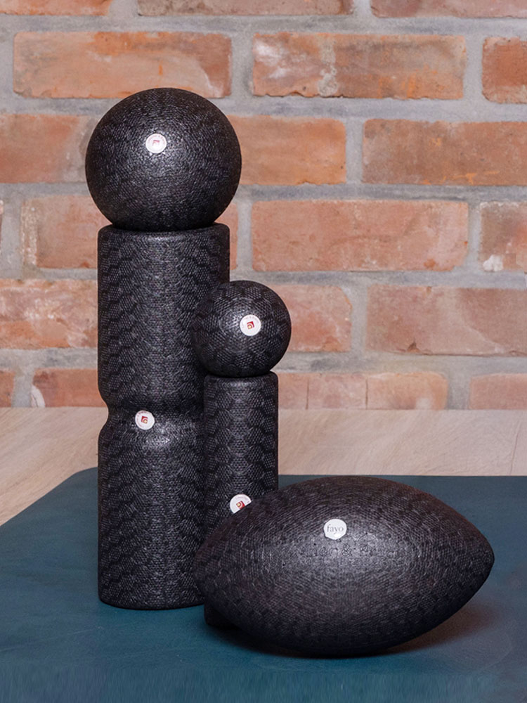 Fasizenrollenset auf Yogamatte im Deichfit